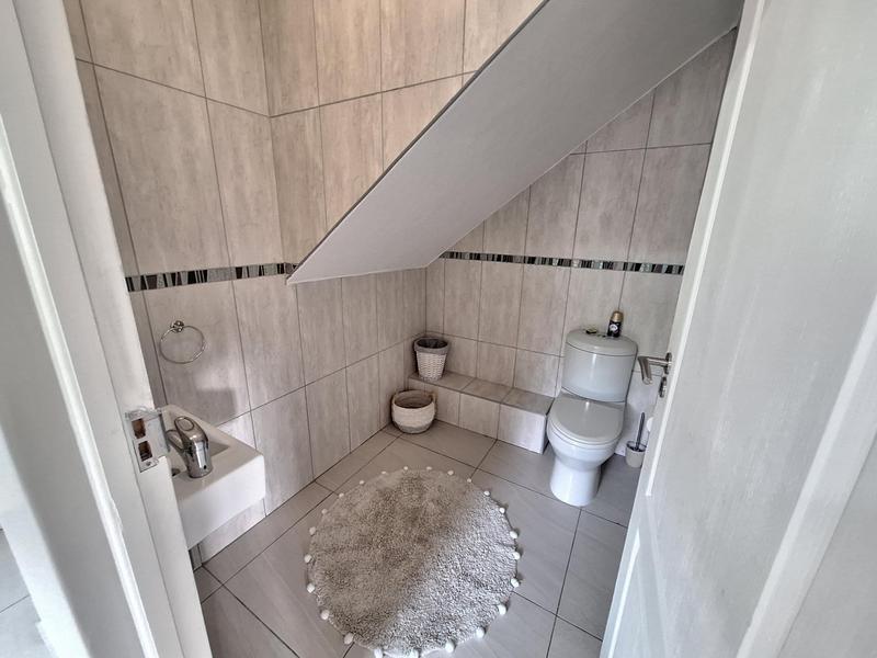 4 Bedroom Property for Sale in Hartenbos Landgoed Western Cape